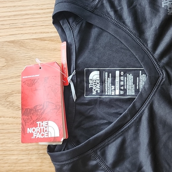 North Face Medium Black Flash Dry Short Sleeve Tee - Picture 5 of 5